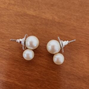 Classic Double Pearl Stud Earrings - Cream Pearlescent